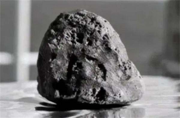 2009年，荷蘭證實美國送的&OpenCurlyDoubleQuote;月岩&rdquo;是假貨，美國：我沒說那是月岩