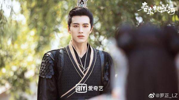 《眼裡餘光都是你》飆升榜第一，男二“曹評”比男主羅正還帥