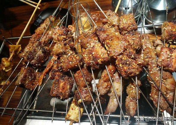 燒烤裡的“真材實料”,內行人都會吃,老闆“多串”都心疼 燒烤裡的“真材實料”,內行人都會吃,老闆“多串”都心疼
