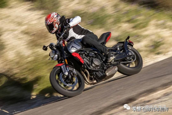 我有點懷疑,Aprilia Tuono660 vs Triumph Trident660你不知怎麼選? 我有點懷疑,Aprilia Tuono660 vs Triumph Trident660你不知怎麼選?