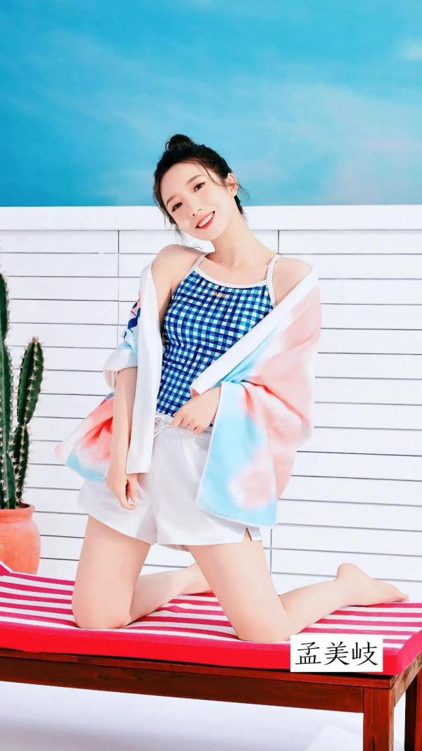 一線明星光腳丫，誰最可愛？