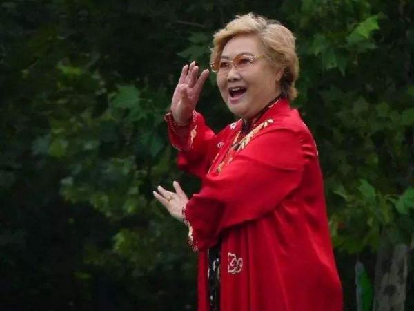 郭蘭英：剛出生就被扔到野外，兩任丈夫都去世，91歲無兒無女