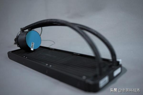 老牌廠商的360水冷真好用？鏡面鏡頭+軸承升級，壓制12代不費勁