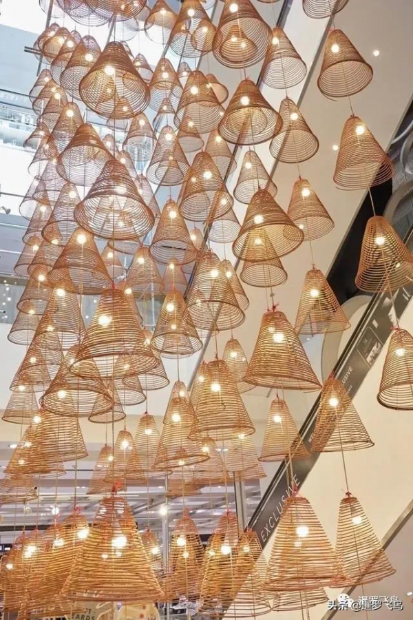 泰國年味兒特別濃，唐人街是春節大廟會，各大商場爭奇鬥豔拼裝飾