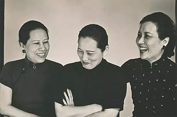 03年宋美齡在夢中去世，隔天清晨遺體被裹在羊毛毯中送出公寓