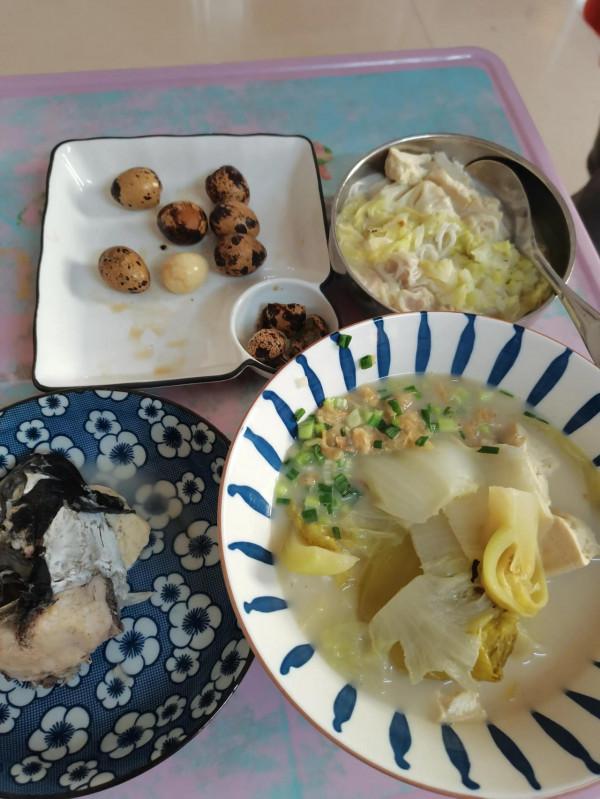 曬一曬最近母女倆偶爾的三餐 曬一曬最近母女倆偶爾的三餐