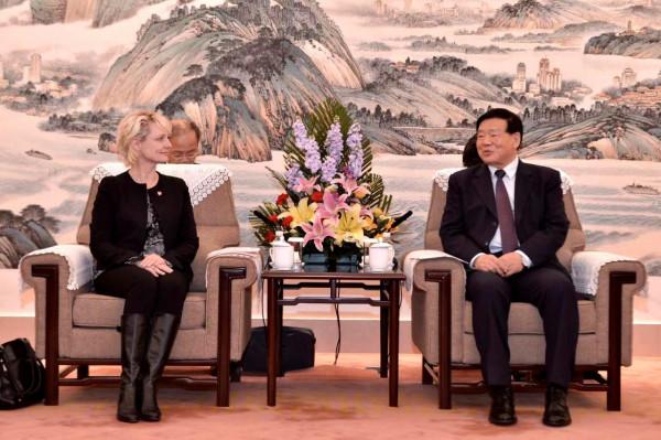 美國壓制中國真因曝光！瑞士挑釁中國，王毅訪韓前美國使壞