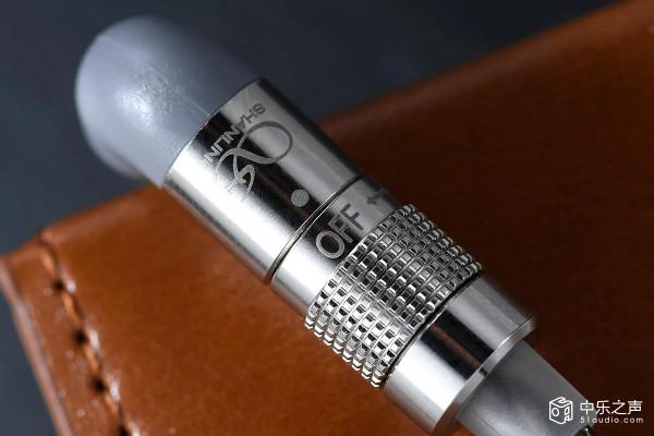 山靈 ME800耳機：雙動圈、四動鐵外加4種調聲、4款插頭自由切換