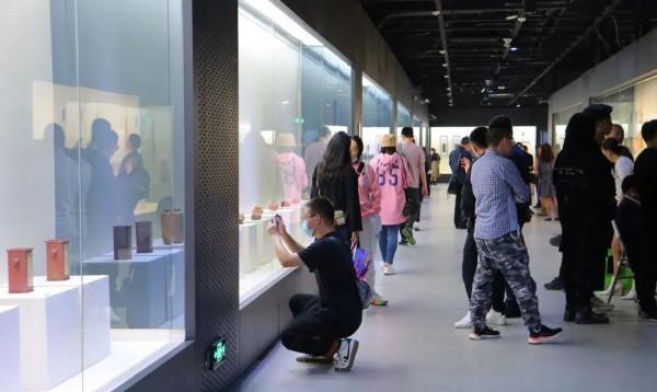 現場｜“情定紫砂 薪火相傳——《中國美術報》鮑志強紫砂藝術研究中心師生作品展”亮相中國扇博物館