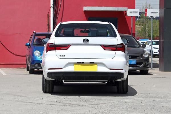 實拍比亞迪秦，僅6.49萬起，造型大氣，綜合表現到底如何？