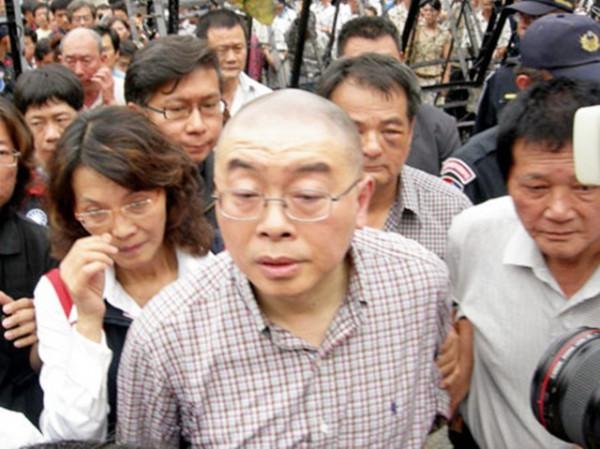 邱毅與前妻的愛與痛,三個小孩,成了邱毅思念前妻的精神依靠 邱毅與前妻的愛與痛,三個小孩,成了邱毅思念前妻的精神依靠