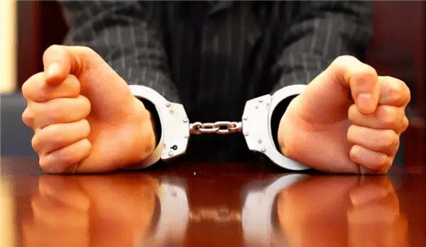 母親控制慾太強,逼迫女兒嫁富二代,對她拳打腳踢,最終釀成悲劇 母親控制慾太強,逼迫女兒嫁富二代,對她拳打腳踢,最終釀成悲劇