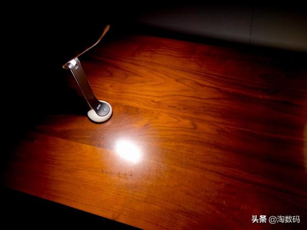 國貨內卷無情：￥13塊錢的3色溫2400mAh充電式觸控檯燈開箱曬個單