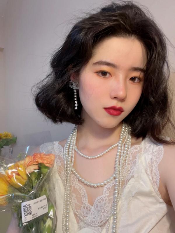 髮型不對，顏值白費！長臉女生別錯過“港風短髮”，洋氣又復古