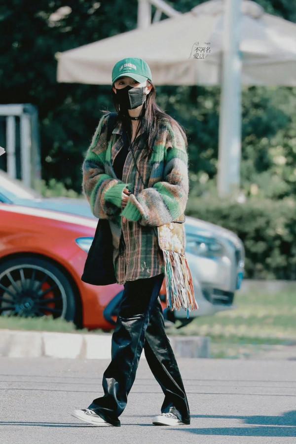 楊冪今日機場圖大冪冪的私服穿搭，超好看