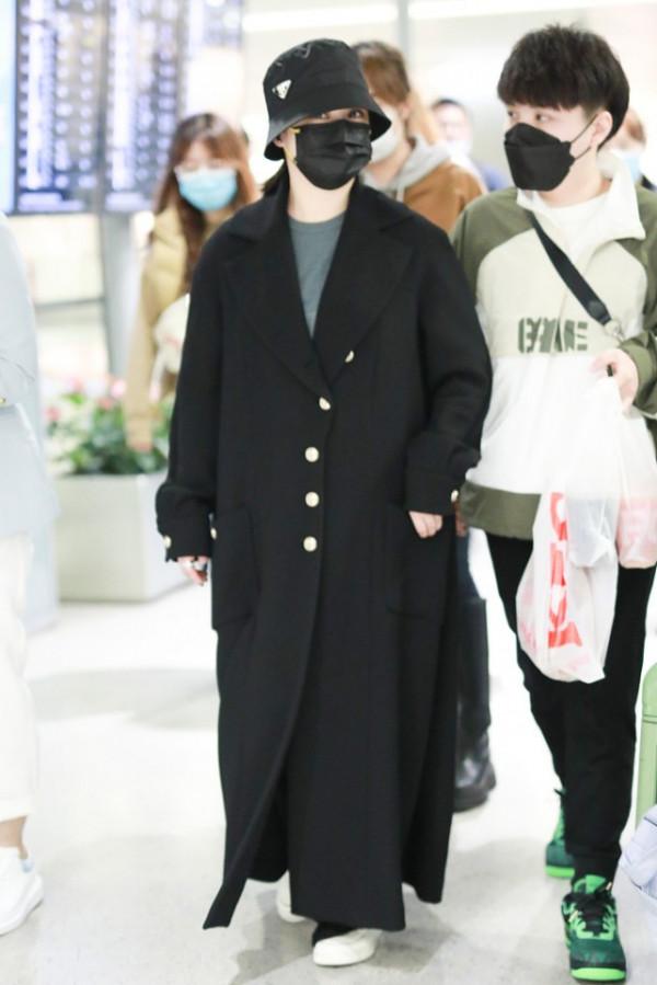 81年的阿嬌遇上60年的惠英紅,狀態真不一樣,看不出21歲的年齡差 81年的阿嬌遇上60年的惠英紅,狀態真不一樣,看不出21歲的年齡差