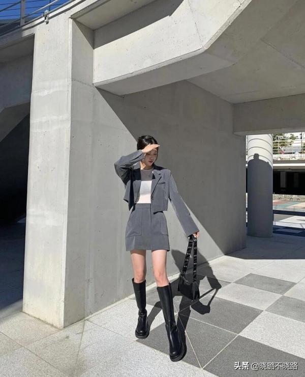 今年秋天“裙子+直筒靴”火了!遮肉還修飾腿型,小個子都愛了 今年秋天“裙子+直筒靴”火了!遮肉還修飾腿型,小個子都愛了