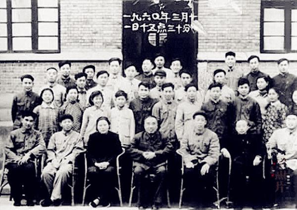 1960年，朱德回家鄉視察卻不認自家門，被堂弟嘲笑穿得不如縣幹部