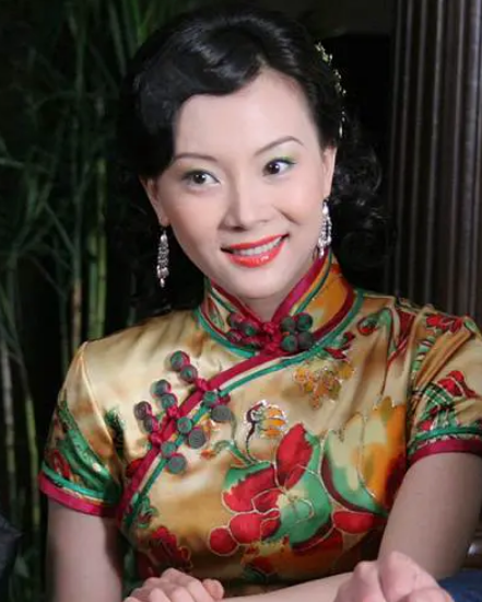 單日票房冠軍!44歲陳數“毀臉式”演技出圈,這個女人有多狠? 單日票房冠軍!44歲陳數“毀臉式”演技出圈,這個女人有多狠?