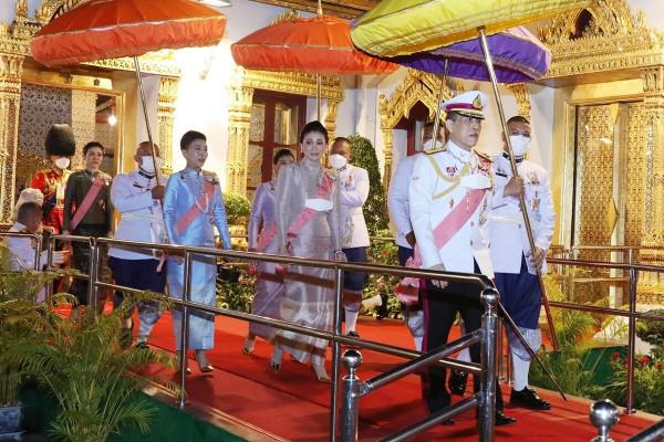 泰國倆公主的衣品翻盤!大公主穿紫鳶花色超美,神獸公主扮嫩取勝 泰國倆公主的衣品翻盤!大公主穿紫鳶花色超美,神獸公主扮嫩取勝