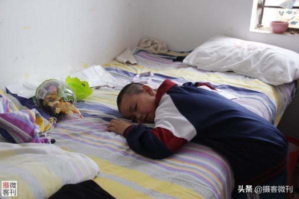 一家6口4人殘疾，兒子精神障礙離家出走，奶奶苦熬十年救孫