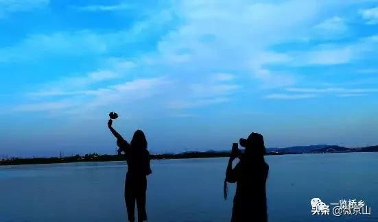 那一年,我們的“結婚照”被照相館放大後放在櫥窗裡 那一年,我們的“結婚照”被照相館放大後放在櫥窗裡