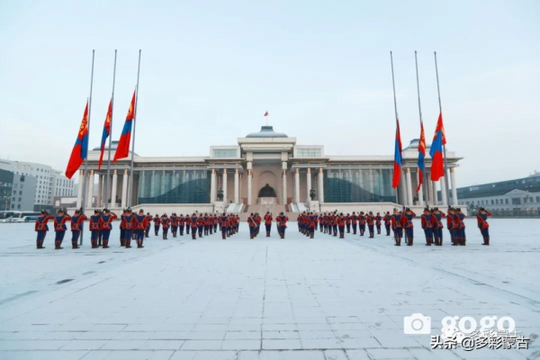 新年第一天蒙古國舉行隆重的升國旗儀式