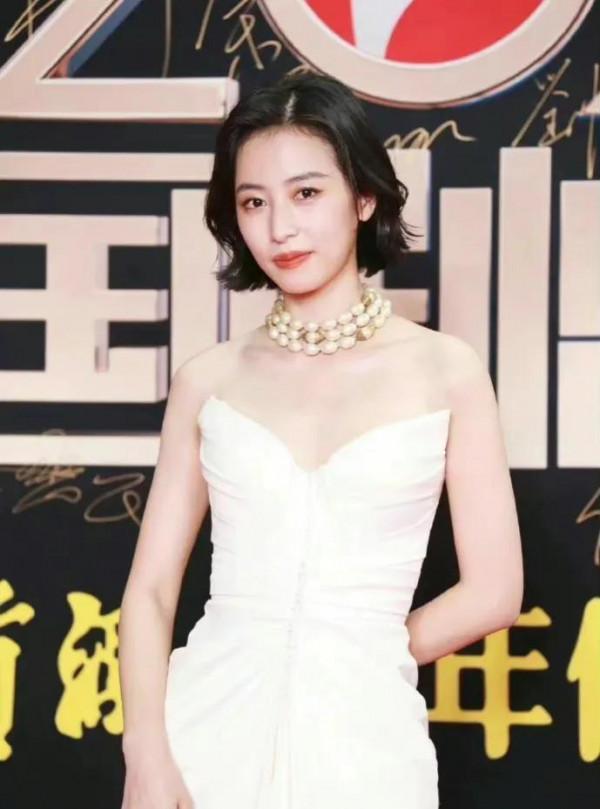 2021國劇盛典紅毯合集,女明星生圖與後期圖片大對比,孫怡完勝 2021國劇盛典紅毯合集,女明星生圖與後期圖片大對比,孫怡完勝