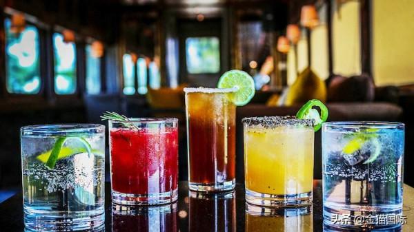 在墨西哥的龍舌蘭列車上，你可以無限暢飲與狂歡