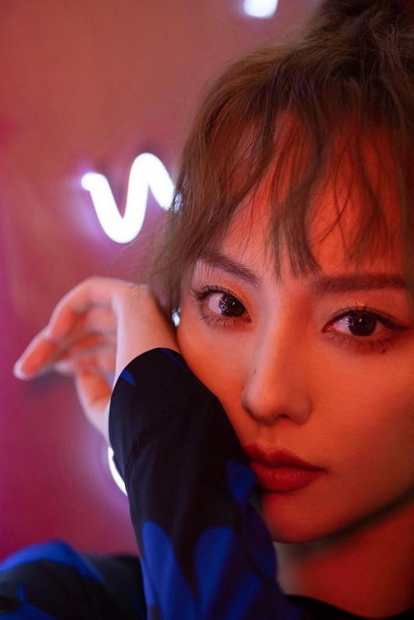 張嘉倪藍黑禮服秀小蠻腰 扎高馬尾清爽活力笑容甜美 張嘉倪藍黑禮服秀小蠻腰 扎高馬尾清爽活力笑容甜美