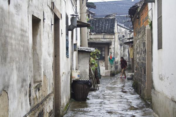 散文集—巷子猶存，卻少了情味