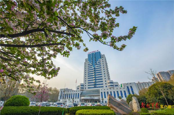 空軍軍醫大學80週年發展記事：向著&OpenCurlyDoubleQuote;百年名校&rdquo;加力奮飛