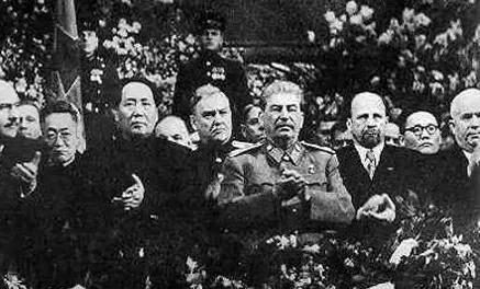 修鐵路還帶槍?探索新中國第一條鐵路修建始末 修鐵路還帶槍?探索新中國第一條鐵路修建始末