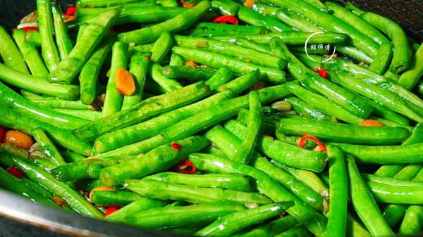 炒豆角,有人焯水,有人過油,都不對!教您一招,不發黃還更入味 炒豆角,有人焯水,有人過油,都不對!教您一招,不發黃還更入味
