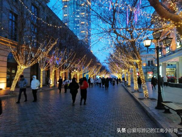 到達中央大街時氣溫很低，於是吃一根老牌的馬迭爾冰棒溫暖自己