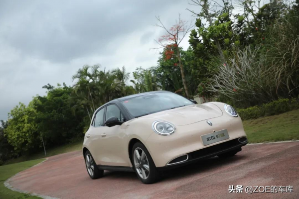 復古 女性 電動之尤拉好貓