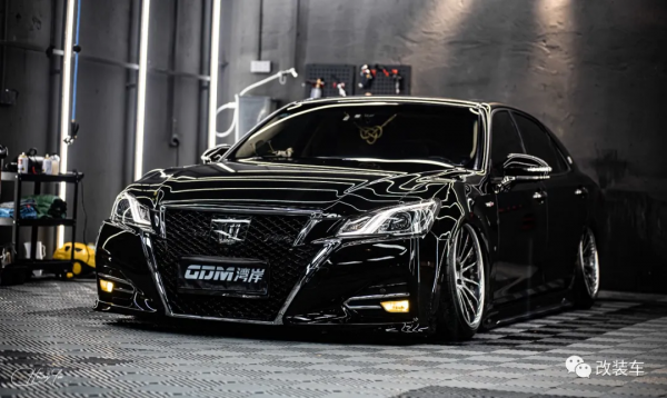 是什麼讓妹子上車後都說好？14代皇冠移植日規件融合雷克薩斯內飾