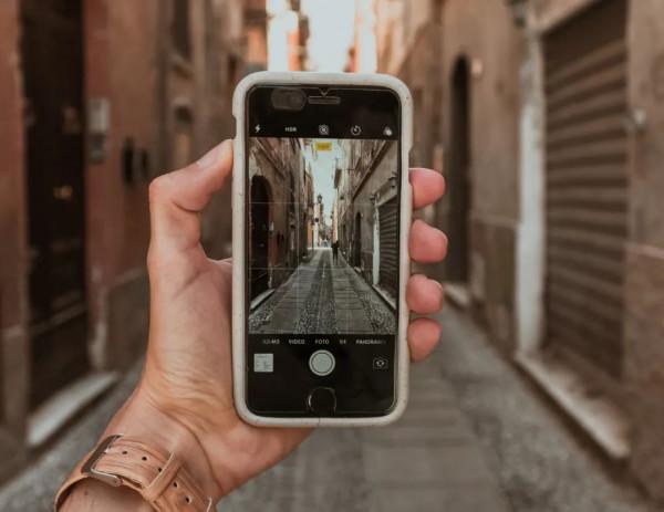 拼畫素攝像頭、比演算法和晶片，手機的盡頭是拍照？