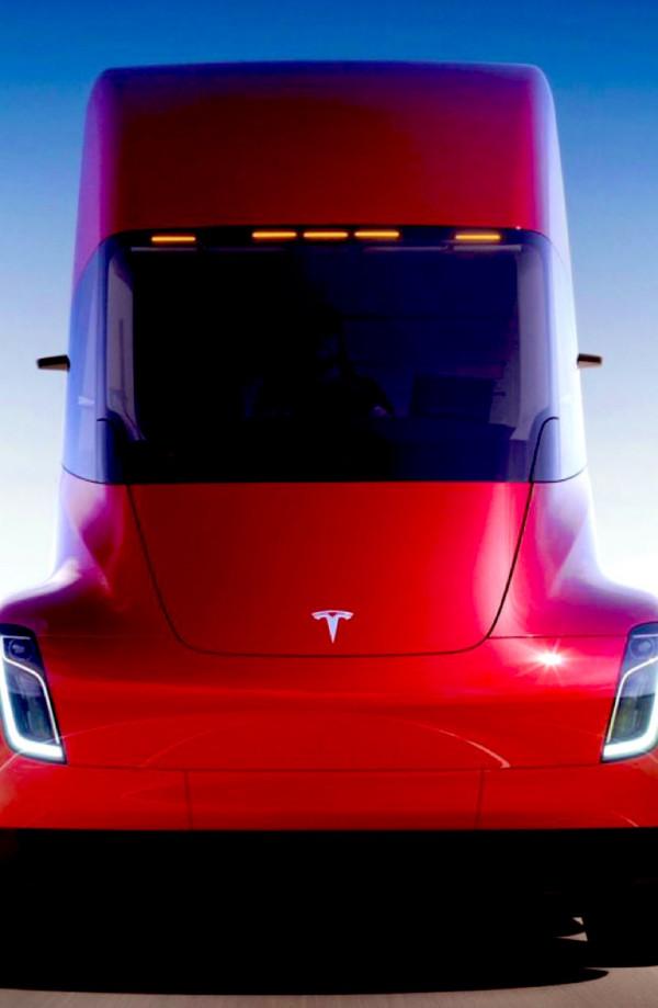 特斯拉半掛車開始交付 電能成本低 兩年回收投資