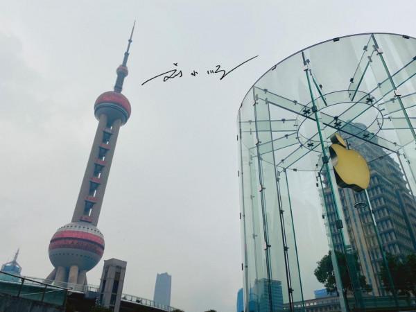 上海“最美”蘋果直營店,剛開始有個設計缺陷,幸好現在已彌補 上海“最美”蘋果直營店,剛開始有個設計缺陷,幸好現在已彌補