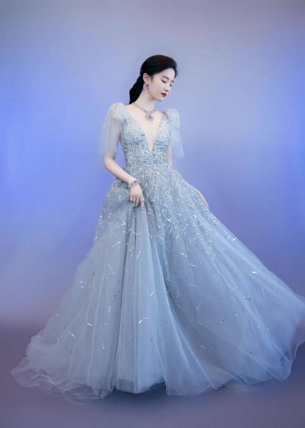 劉亦菲年度最佳裙裝，清水出芙蓉，天然去雕飾，清純唯美