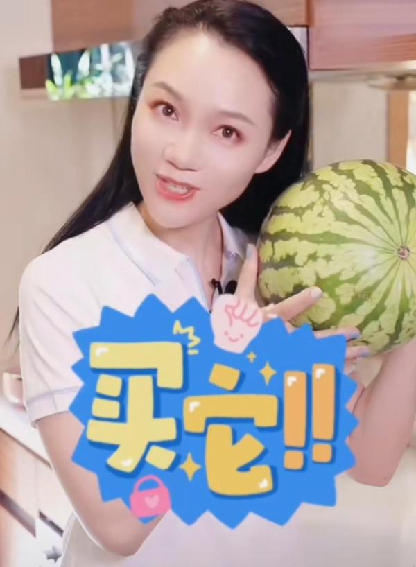 “安徽衛視一姐”周群：大火時與郭德綱傳緋聞，如今自曝月薪3000