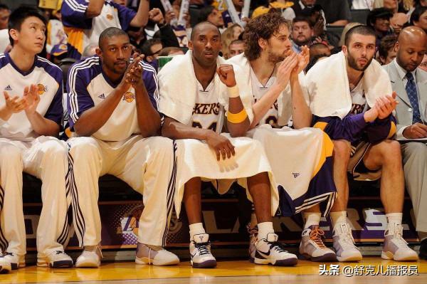 揭開真相，為何NBA球員下場後要立刻穿上外套，難道球館太冷了？