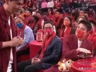 7位表演者成春晚最大受益人：&OpenCurlyDoubleQuote;鄧超&rdquo;變形容詞，鄧男子苦等10年