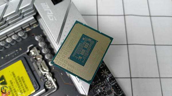 新年裝機推薦，萬元機已成裝機首選，12600K+Z690+DDR4配置來了