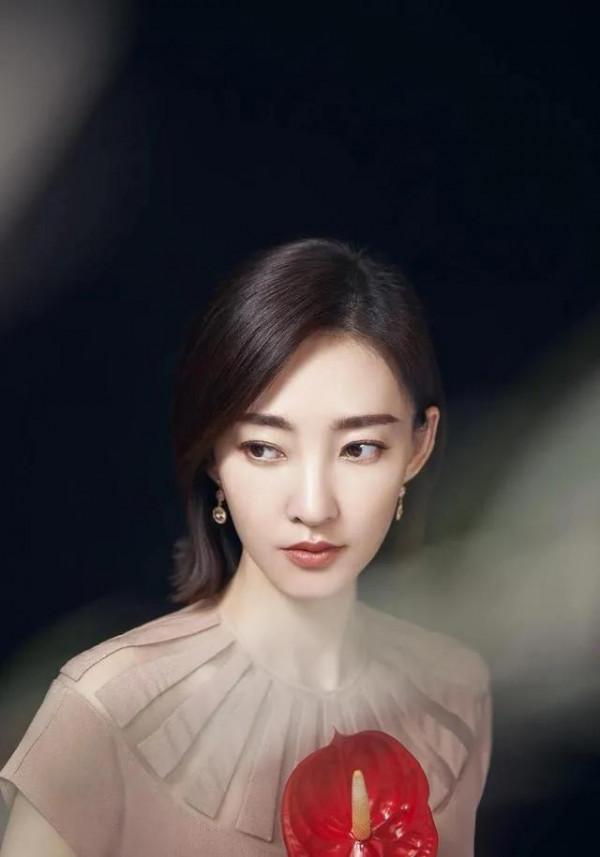 王麗坤這身穿出了高階感，原來秘密在3個細節裡&period;&period;&period;