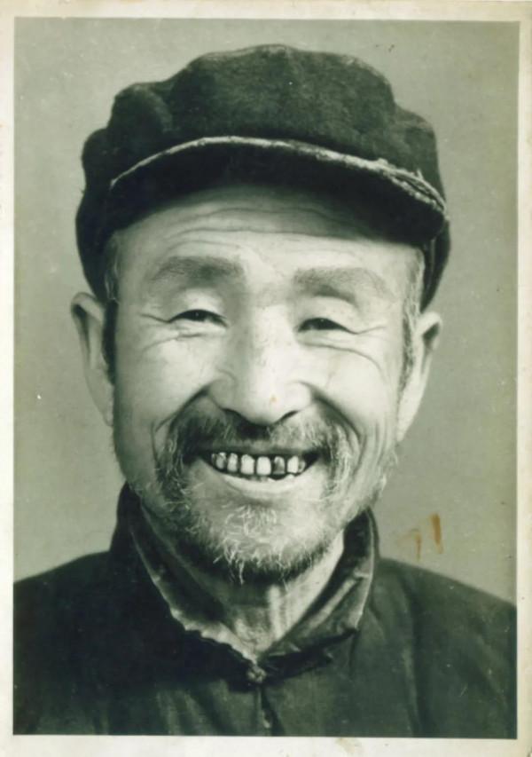 解放初，郭伍士在沂蒙尋“娘”九年，他跪著走向救命的母親祖秀蓮