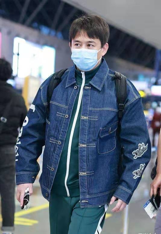 黃磊近照帥回巔峰不敢認!暴瘦後大變樣,剪寸頭穿襯衣變得太年輕 黃磊近照帥回巔峰不敢認!暴瘦後大變樣,剪寸頭穿襯衣變得太年輕