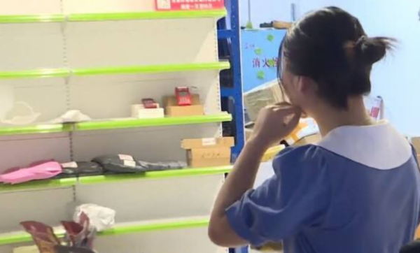 本科女兒私奔初中快遞小哥，父親：我30萬培養的女兒就找了個差的