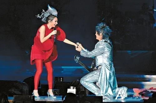 “從紅極一時到落魄”7個組合，有人街頭又擺攤，有人瘦到剩100斤